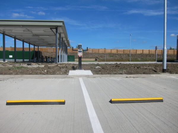 HLGV Wheel Stops (200mm) - Traffic Safety Control - Lorries & Vans - Image 3